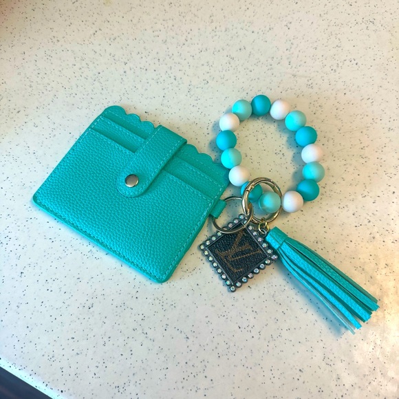 Upcycled LV arm bangle with card holder and key chain - Picture 2 of 2